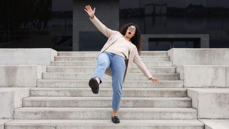 slip and fall responsibility, slip and fall legal advice, fall accident liability, premises liability claims, slip and fall lawyer, personal injury laws, accident injury compensation, store slip and fall cases, residential fall accident, commercial property liability